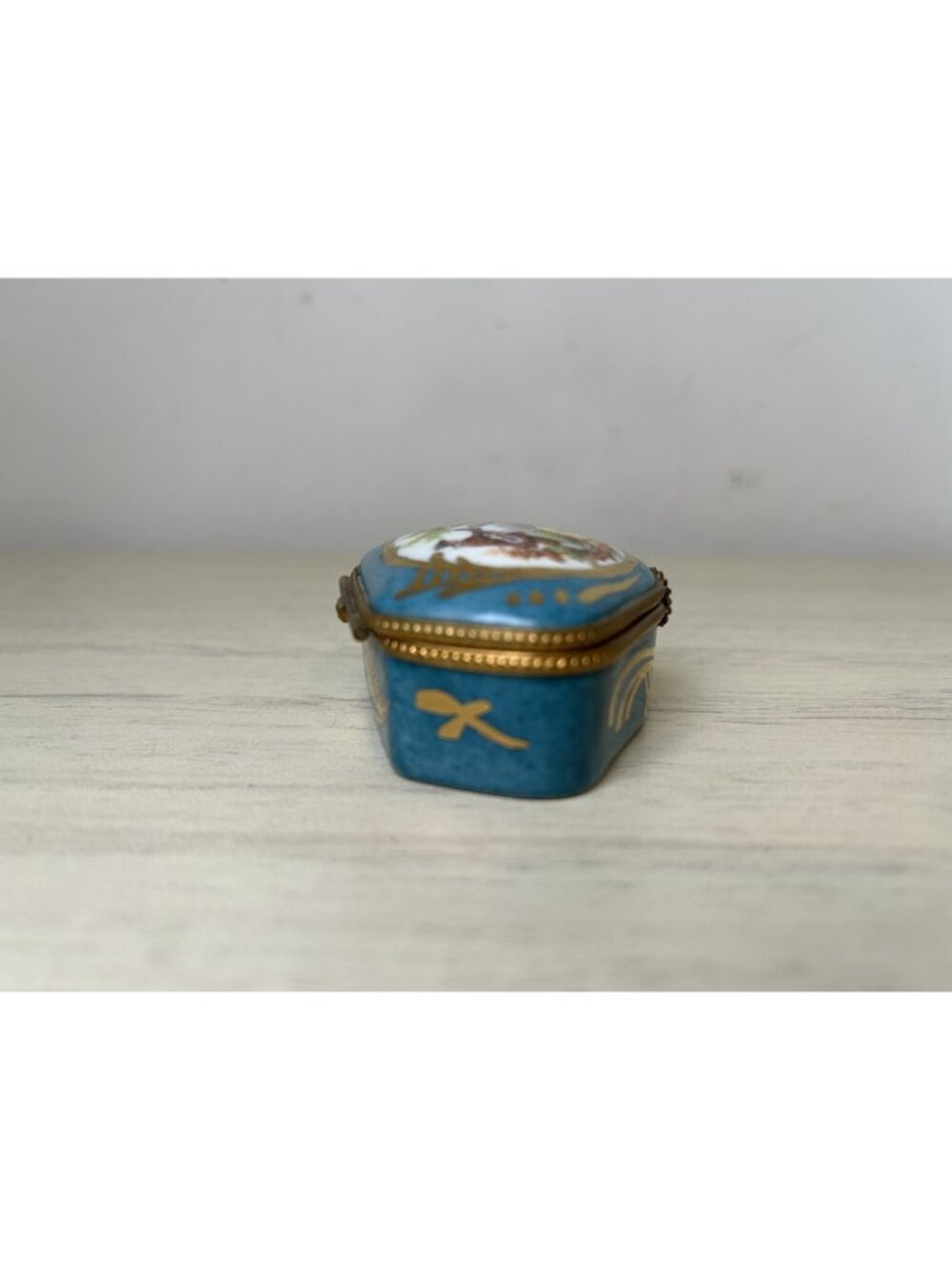 LIMOGES FRANCE BOX Vintage Blue Woman And Man Trinket Box Porcelain Serenade - Picture 9 of 12